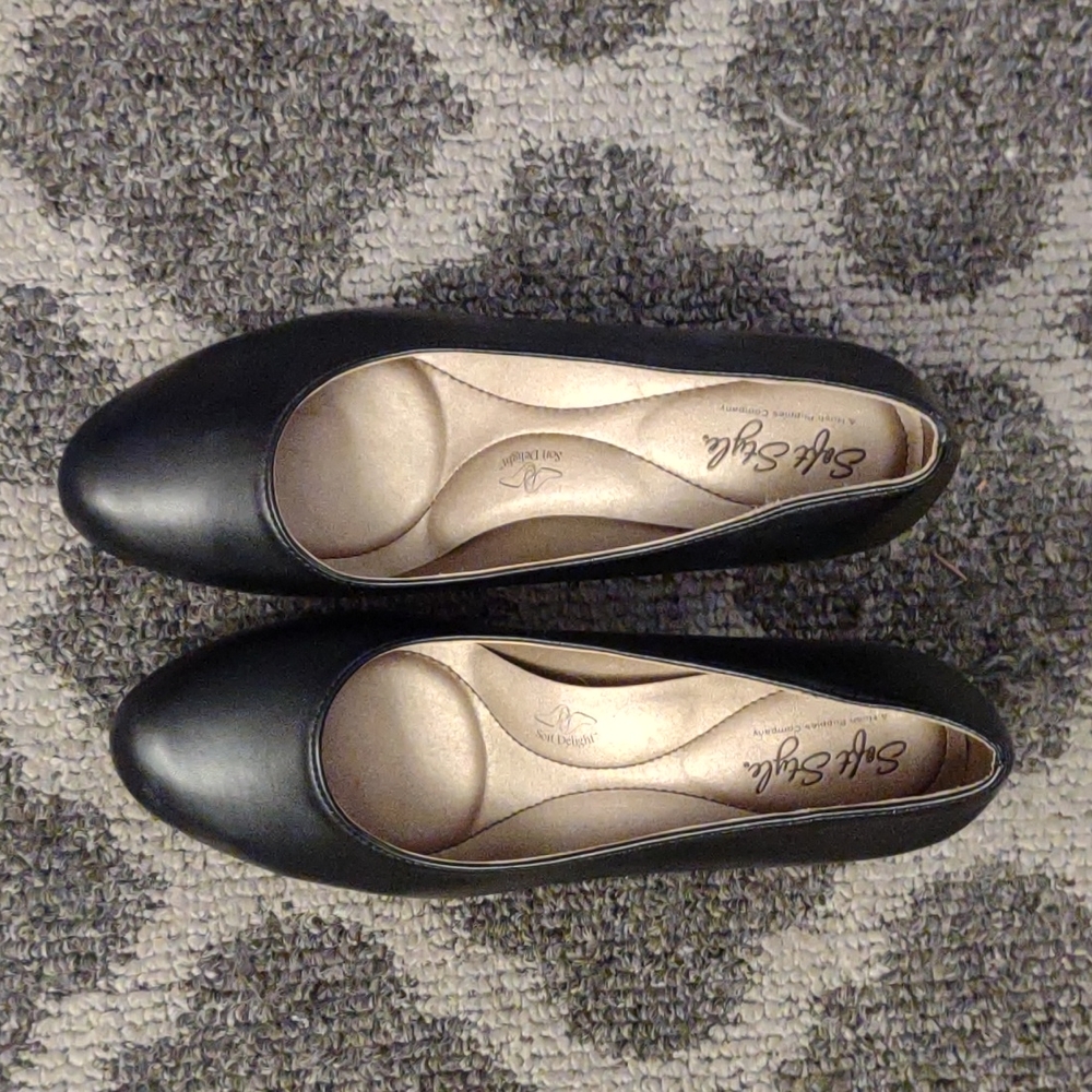 Soft Style A Hush Puppies Company. GUILIANA style, Black, 7.5 WIDE